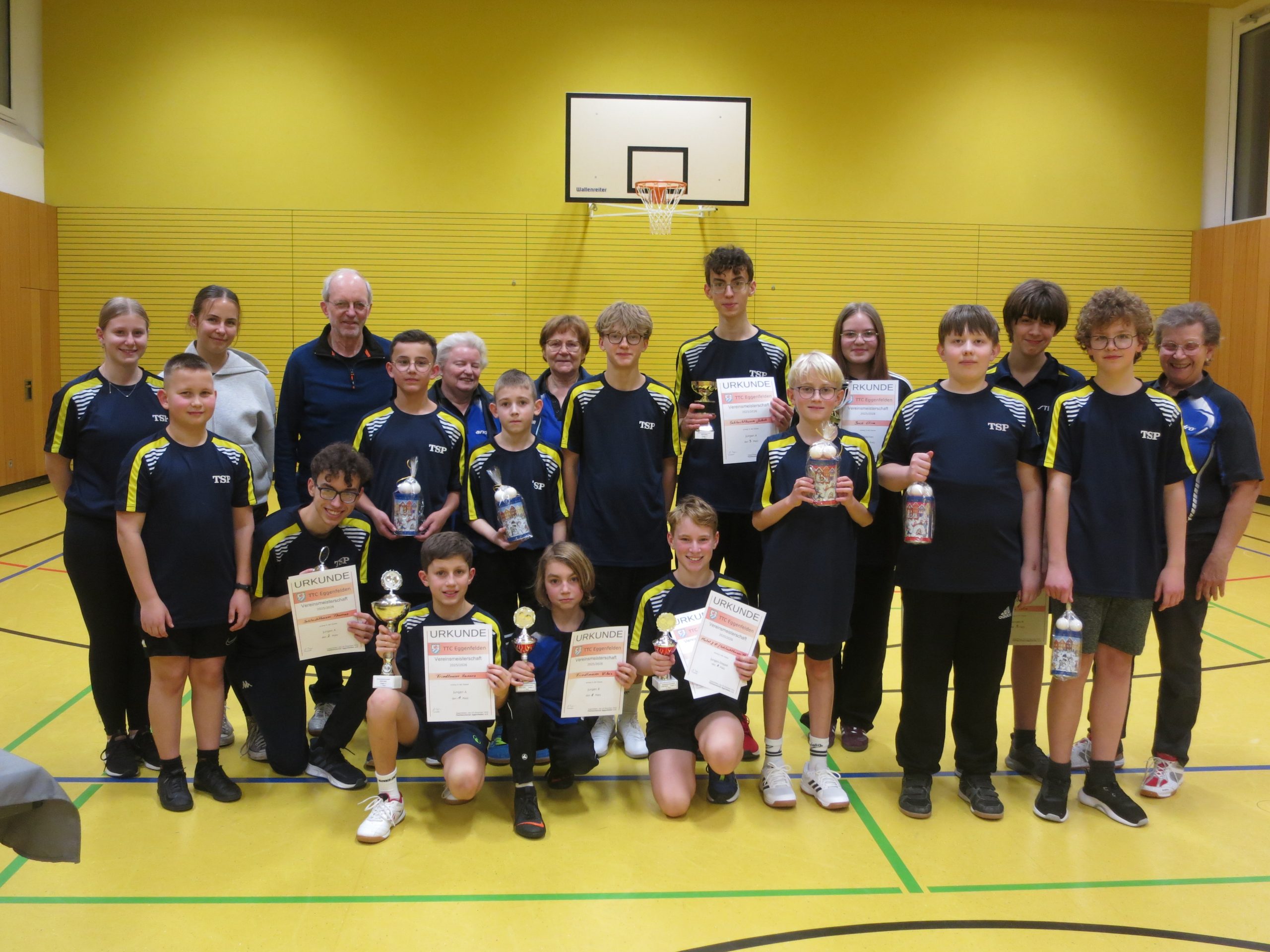 Alle Teilnehmer mit Hannes und Vitus Friedlmeier (vorne MItte)